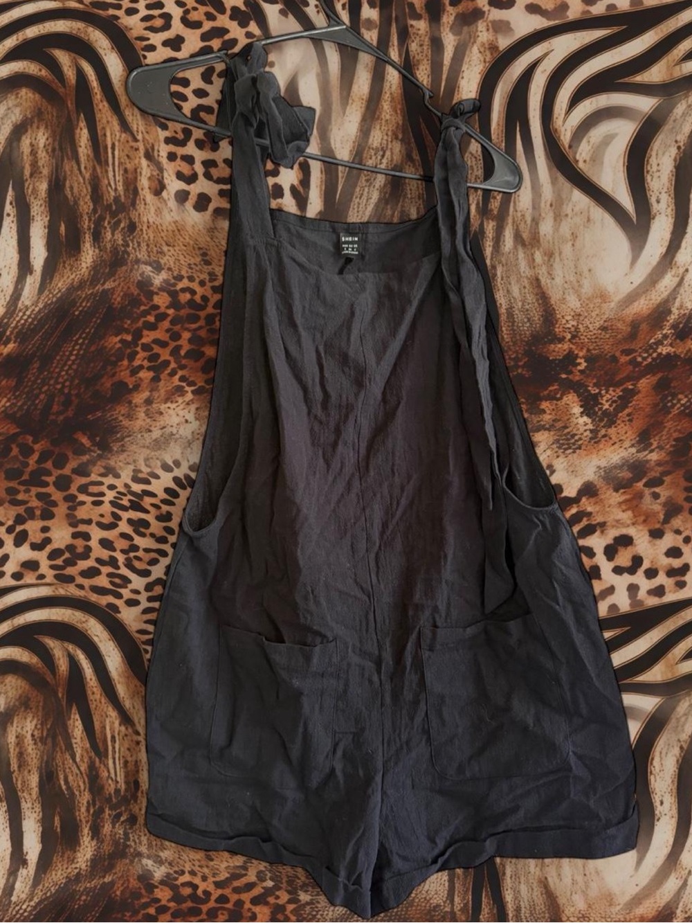 SHEIN Black Tie-Shoulder Romper with Pockets